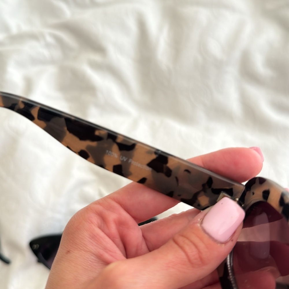 Sunglasses - Picture 4 of 5